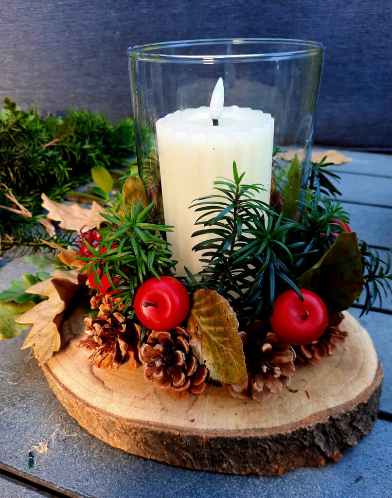 Volledig DIY herfst- en kersttafelstuk met natuurlijke elementen