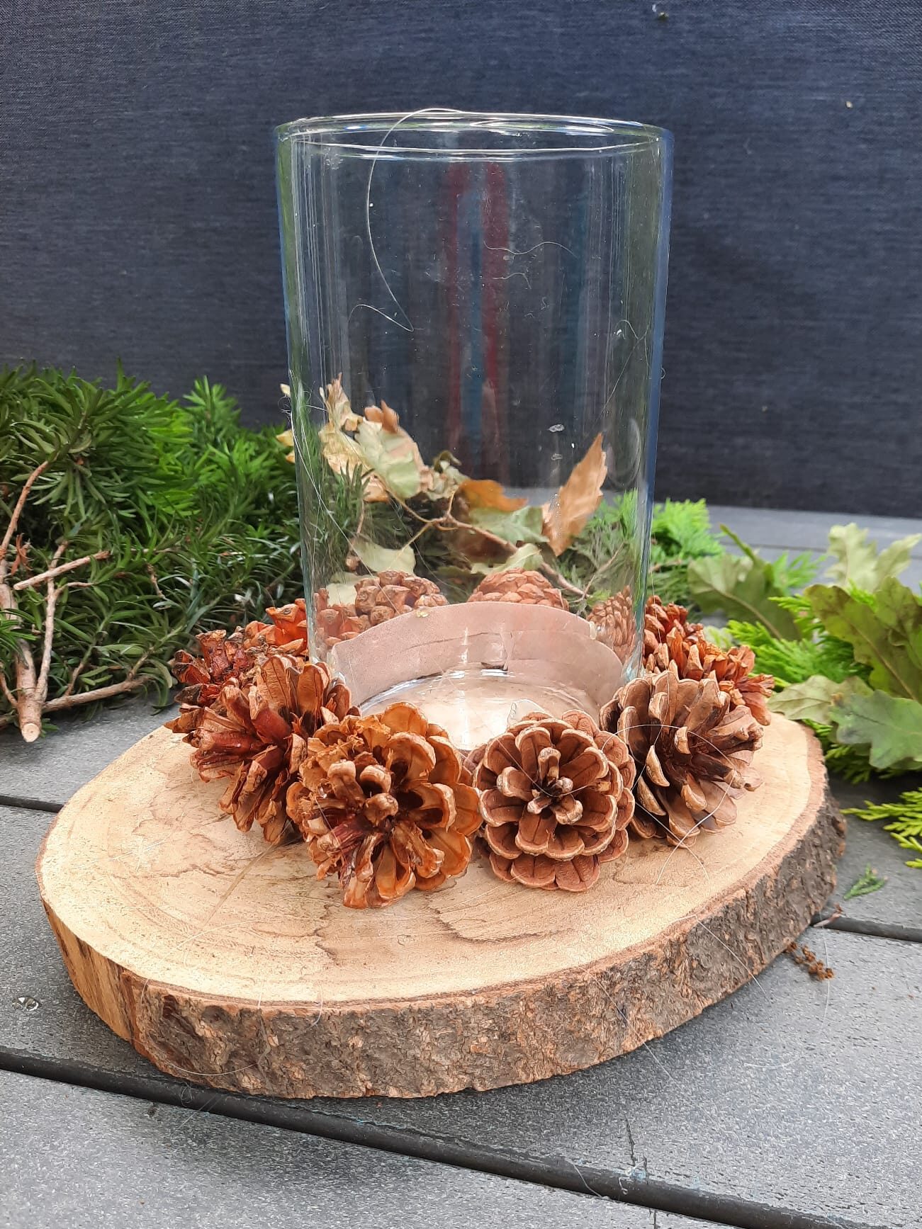 Vaas voor DIY herfst- en kersttafelstuk met natuurlijke elementen