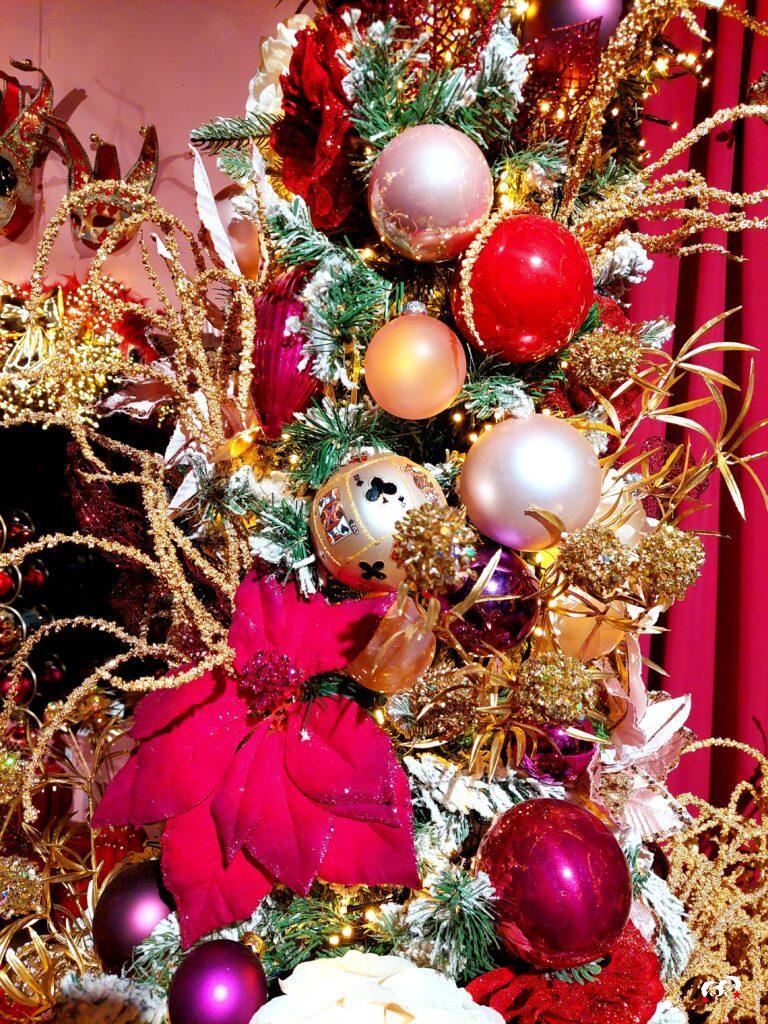 Luxe kerstdecoratie van het La vie en rose thema bij de kerstshow van Coppelmans Oisterwijk