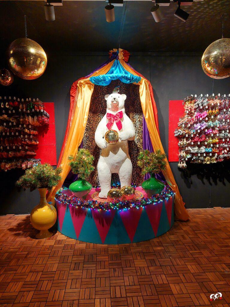 Disco bear thema bij kerstshow Coppelmans Oisterwijk