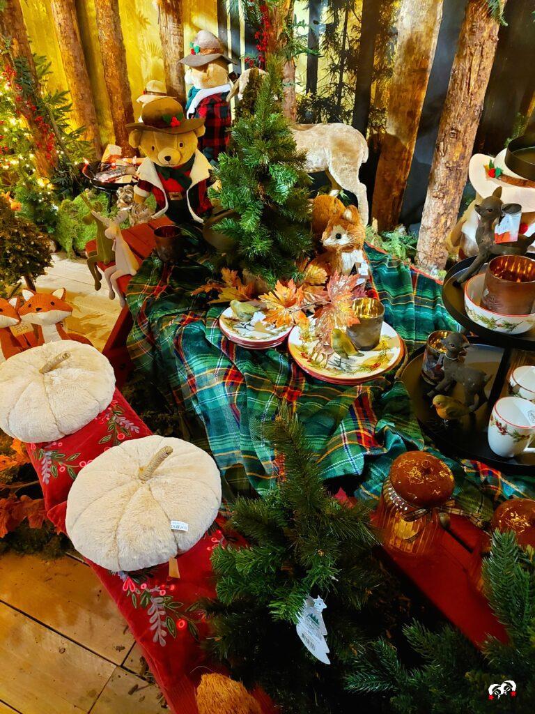 Jungle bos picnic tafel bij het Bohemian Forest kerstthema bij bij de kerstshow Coppelmans Oisterwijk.