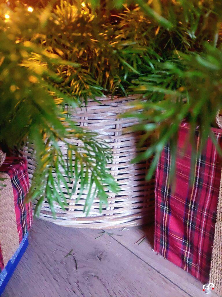 Rietenmand als kerstboomrok